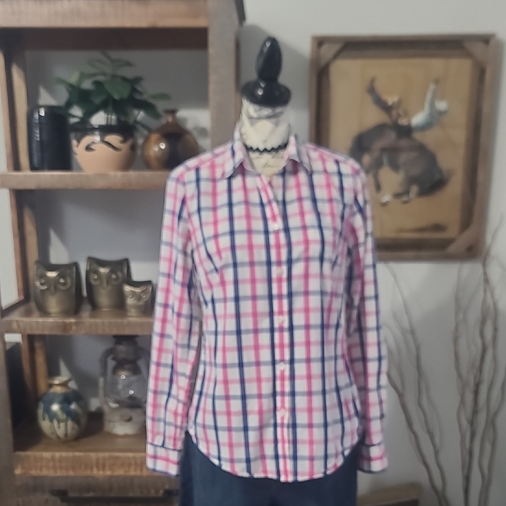 American Eagle Outfitters Pink, Blue & White Plaid Shirt